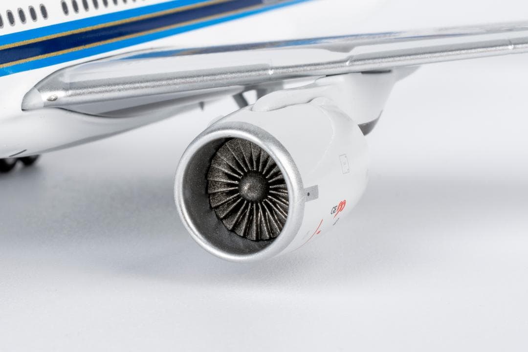 中国南方航空 777-200 B-2051 1/400