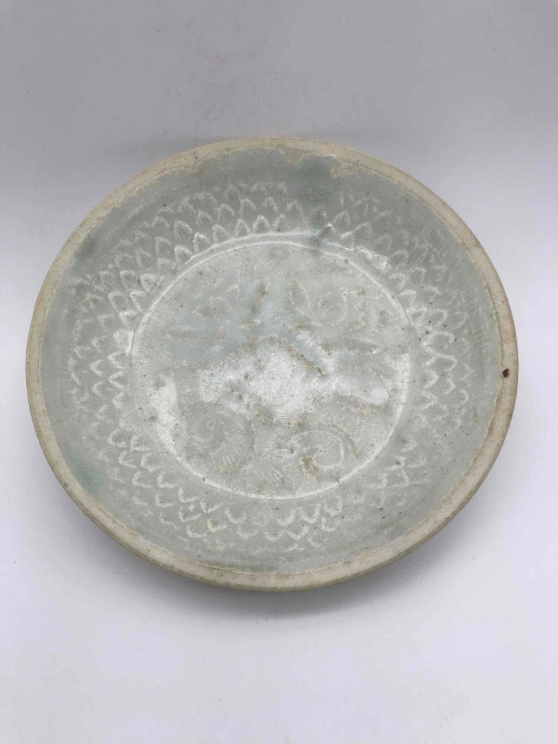 北宋時代　青白磁刻蓮花魚文盤　青磁皿　茶鉢　景徳鎮時代物　旧家蔵出し(D-59)