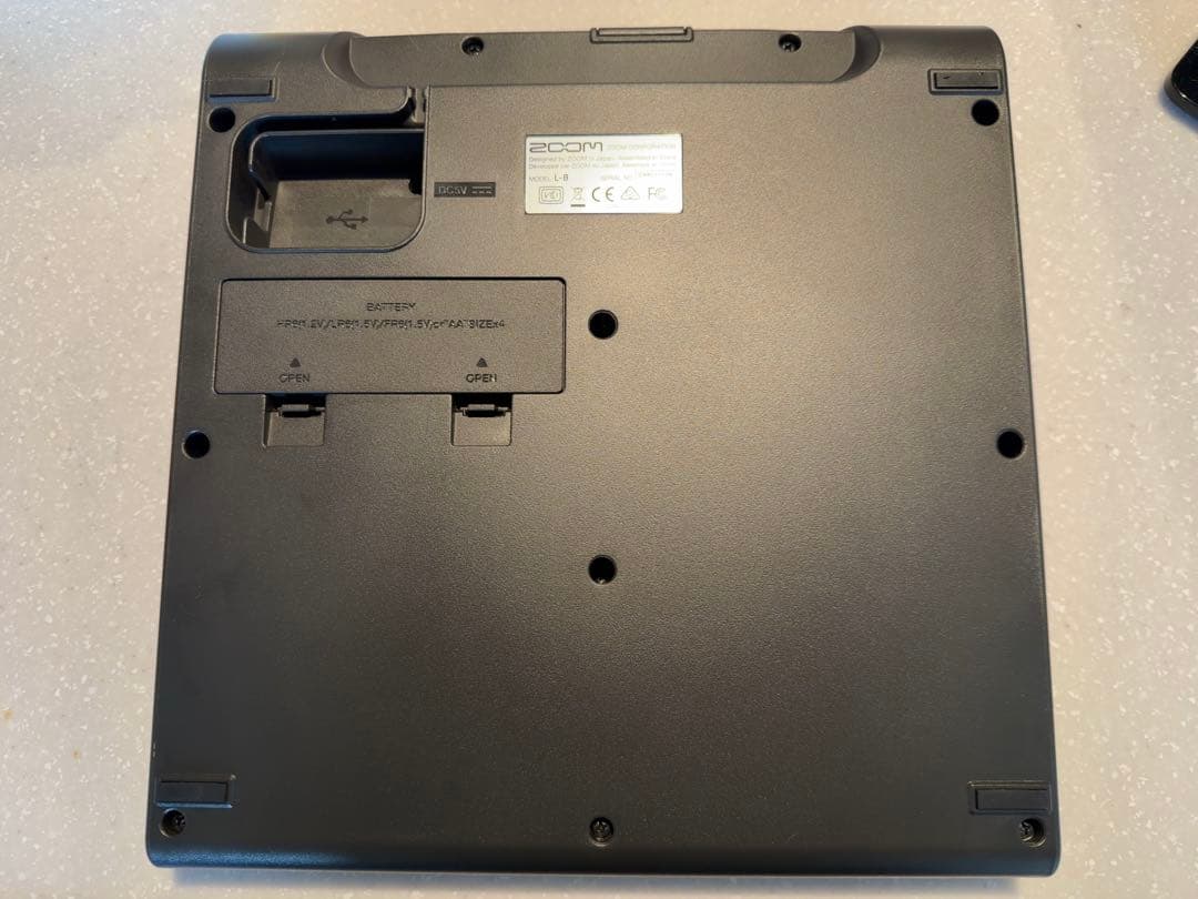 ZOOM LiveTrak L-8 (ケース付き)