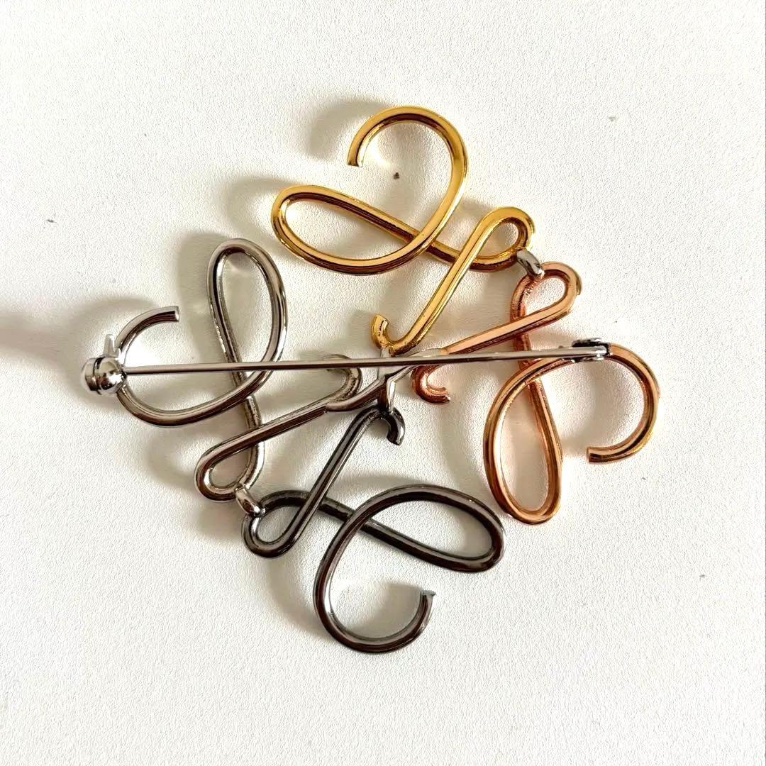 LOEWE アナグラムブローチ マルチカラー