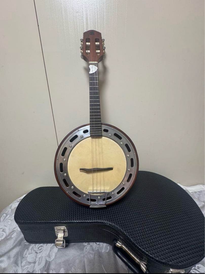 バンジョー 4弦 ケース付きマルケス製のバンジョー、完璧な状態です