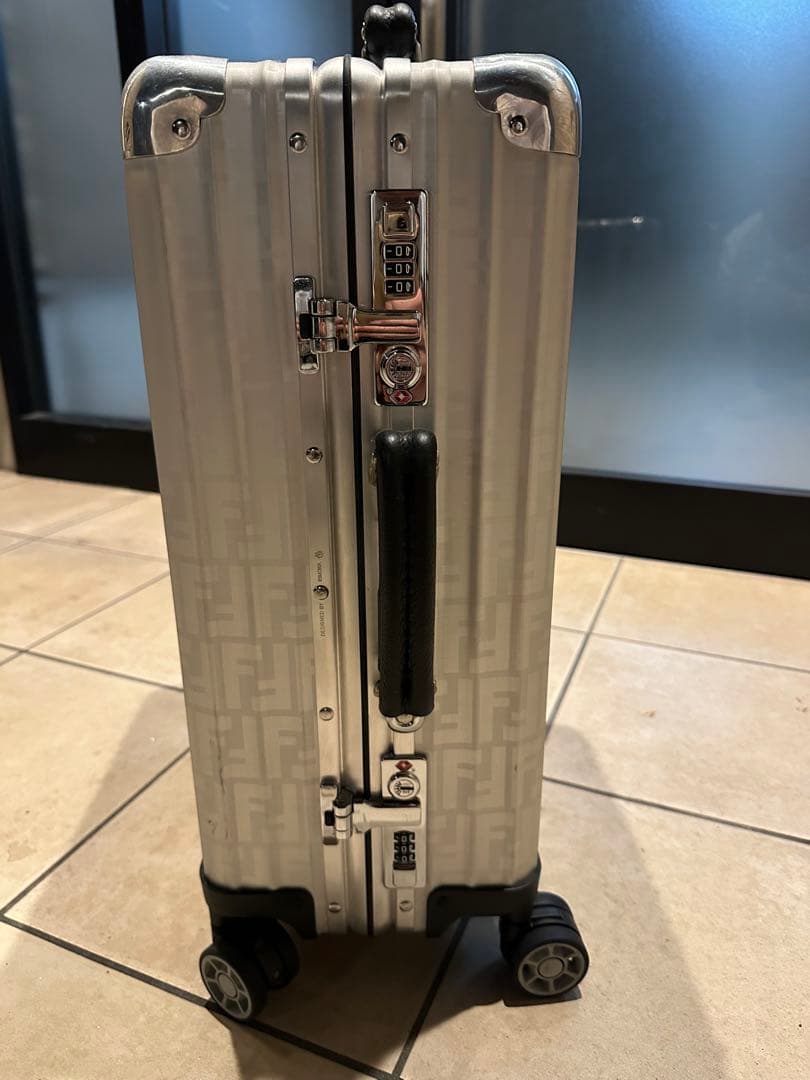 Fendi シルバー キャリーケース 中型