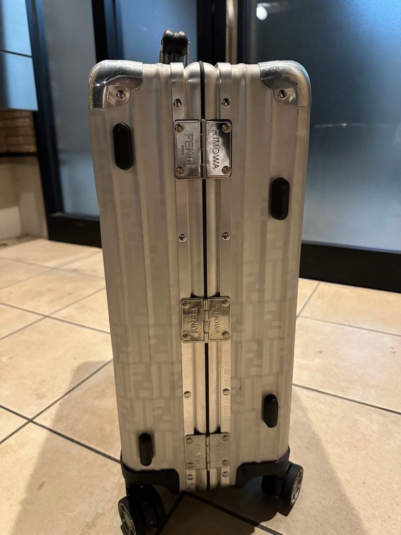 Fendi シルバー キャリーケース 中型