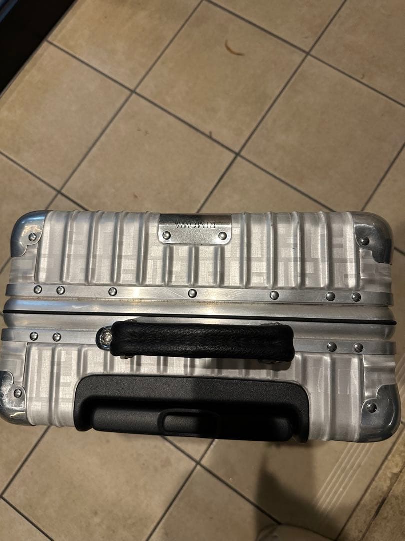 Fendi シルバー キャリーケース 中型