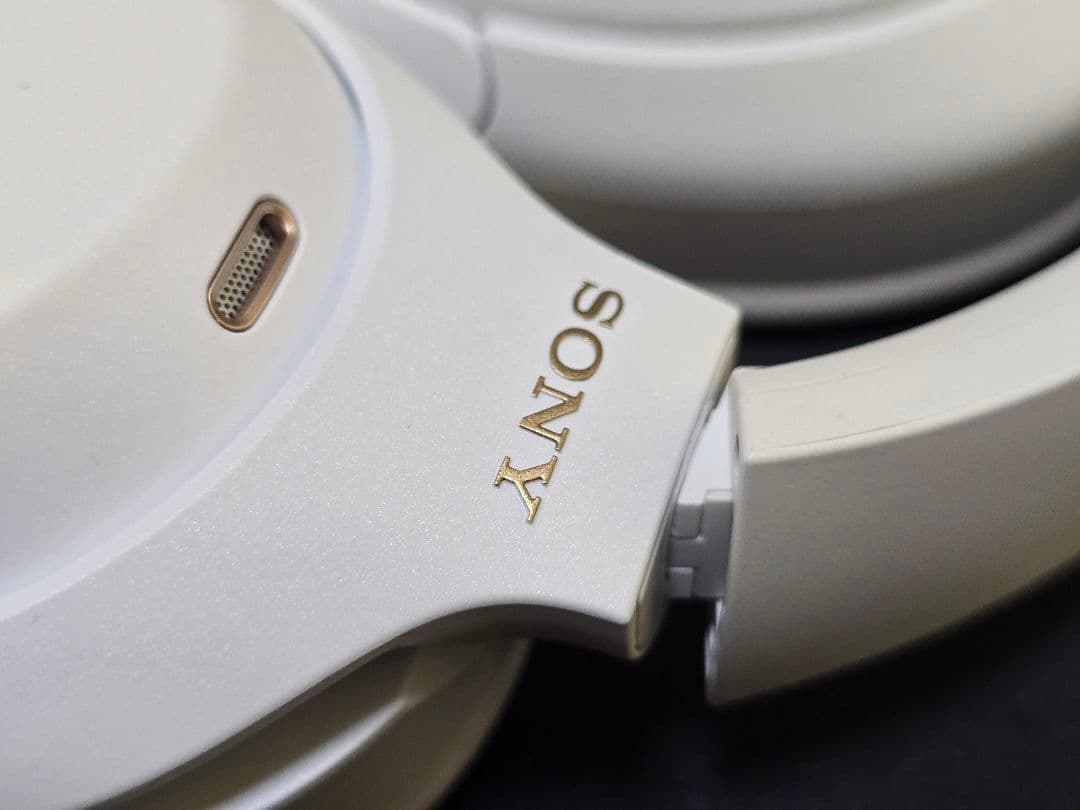 SONYワイヤレスヘッドホン WH-1000XM4 サイレントホワイト