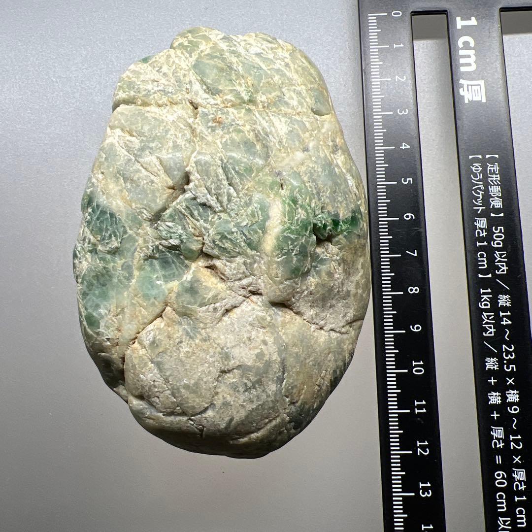【最終値下】翡翠原石　糸魚川産643g 鉱物標本