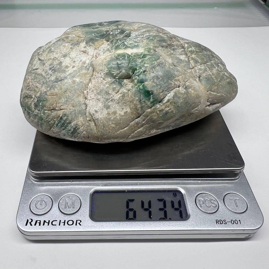 【最終値下】翡翠原石　糸魚川産643g 鉱物標本