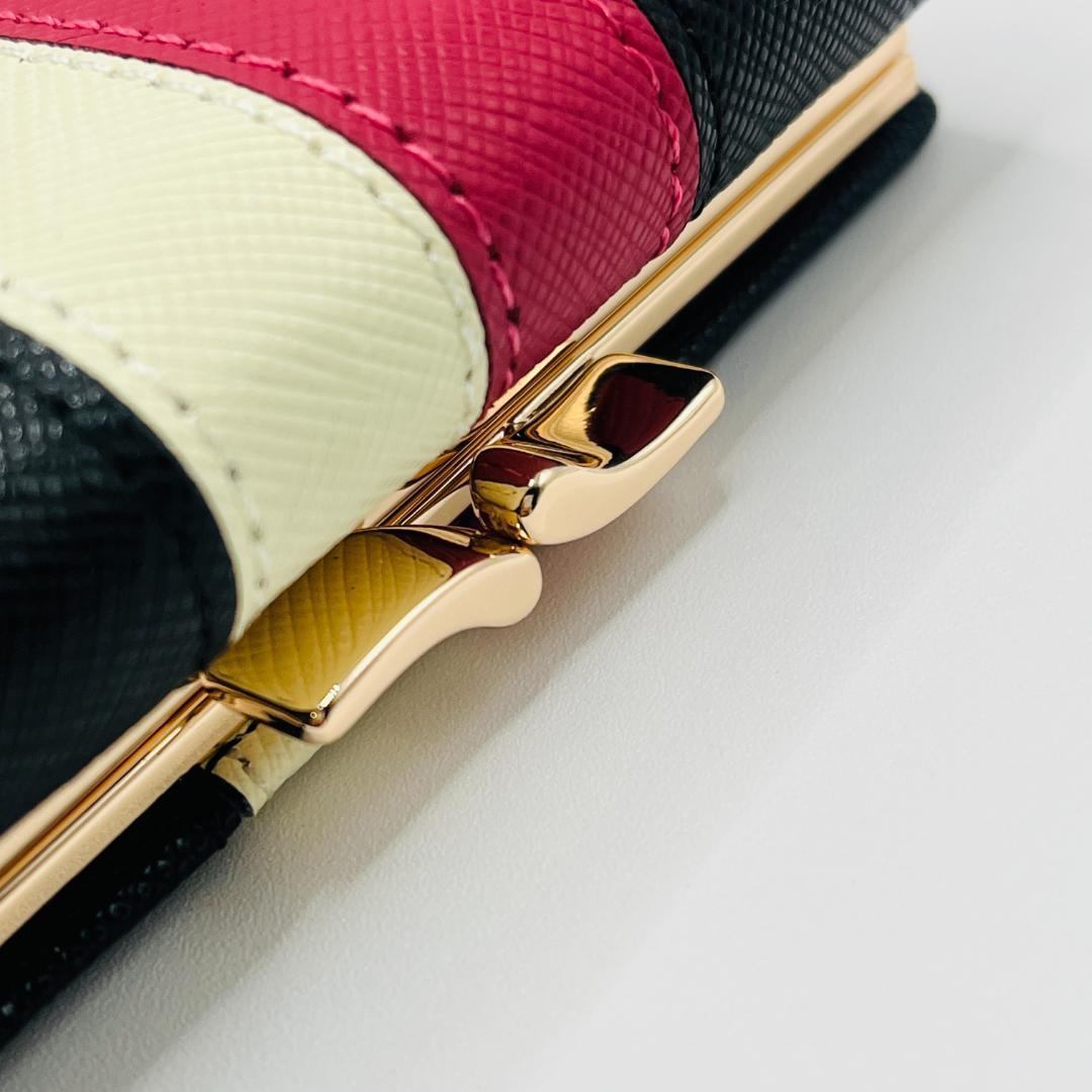 Vivienne Westwood 折財布 黒 白 赤 高級感 おしゃれ 定番