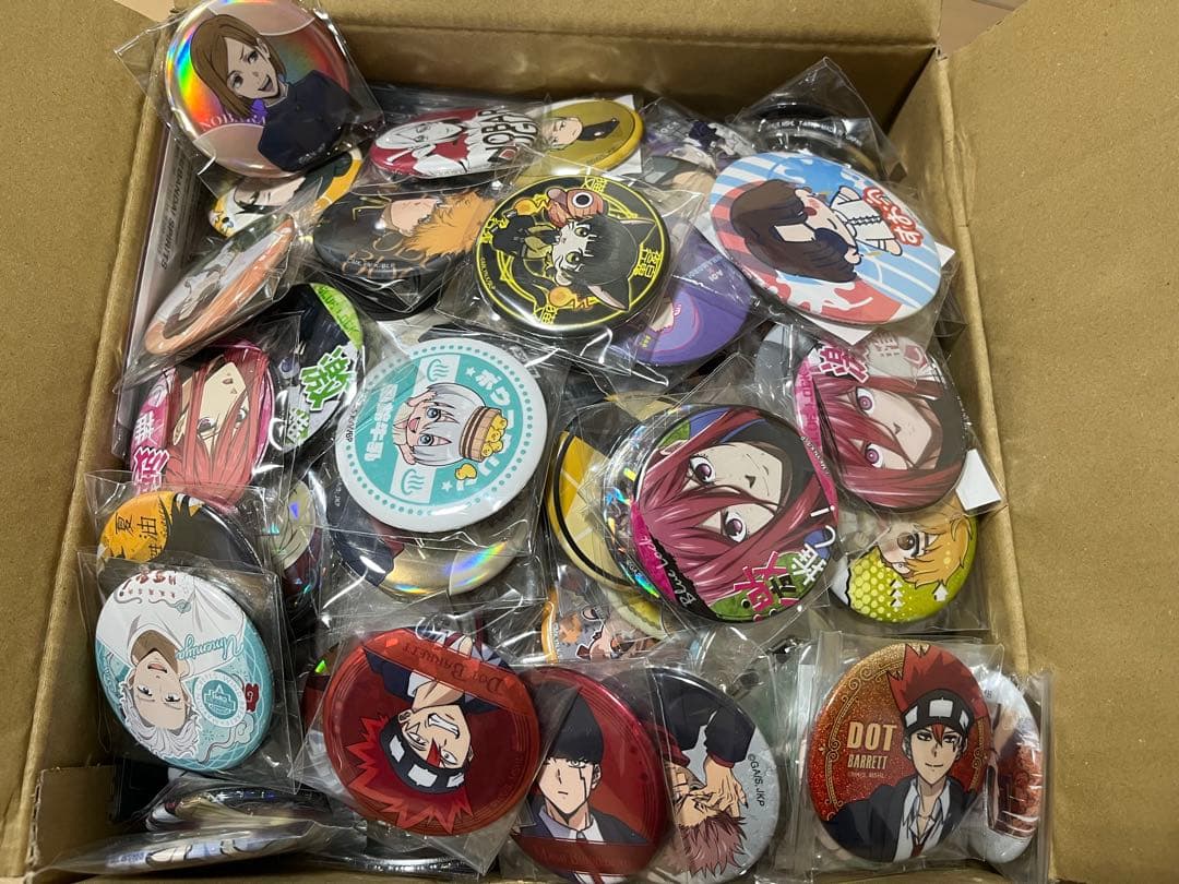 ノンジャンル アニメグッズ　大量　まとめ売り　650点 激安 缶バッジ など