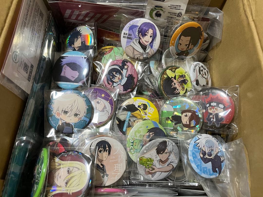 ノンジャンル アニメグッズ　大量　まとめ売り　650点 激安 缶バッジ など