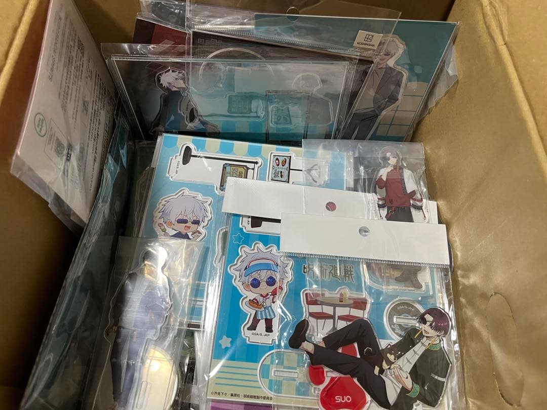 ノンジャンル アニメグッズ　大量　まとめ売り　650点 激安 缶バッジ など