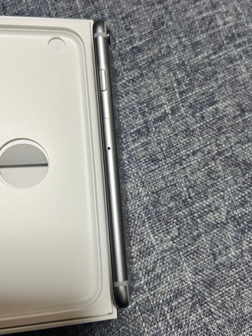 週末限定値下げ！　Apple iPhone 6s スペースグレー 32GB