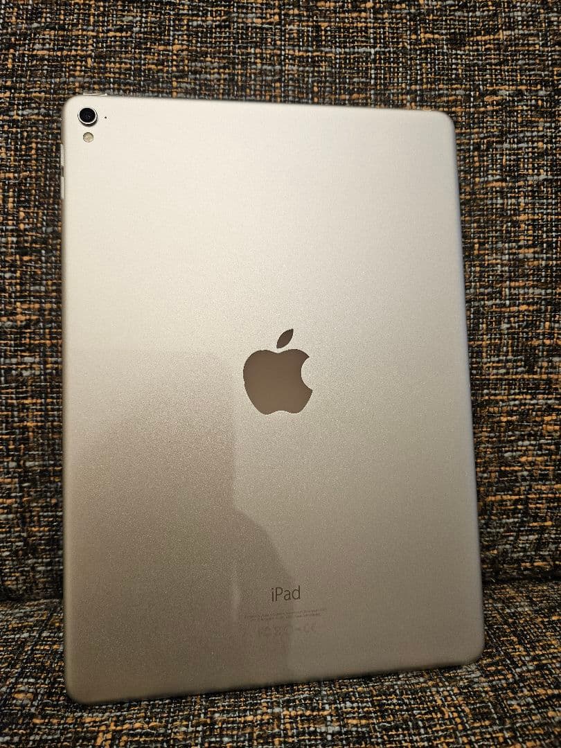 Apple iPad (第6世代) シルバー 32GB