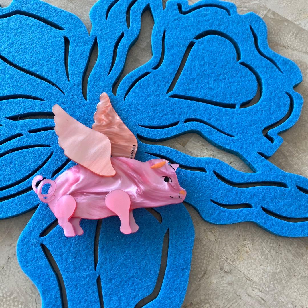 グッチ　ブローチ　フライングピッグ