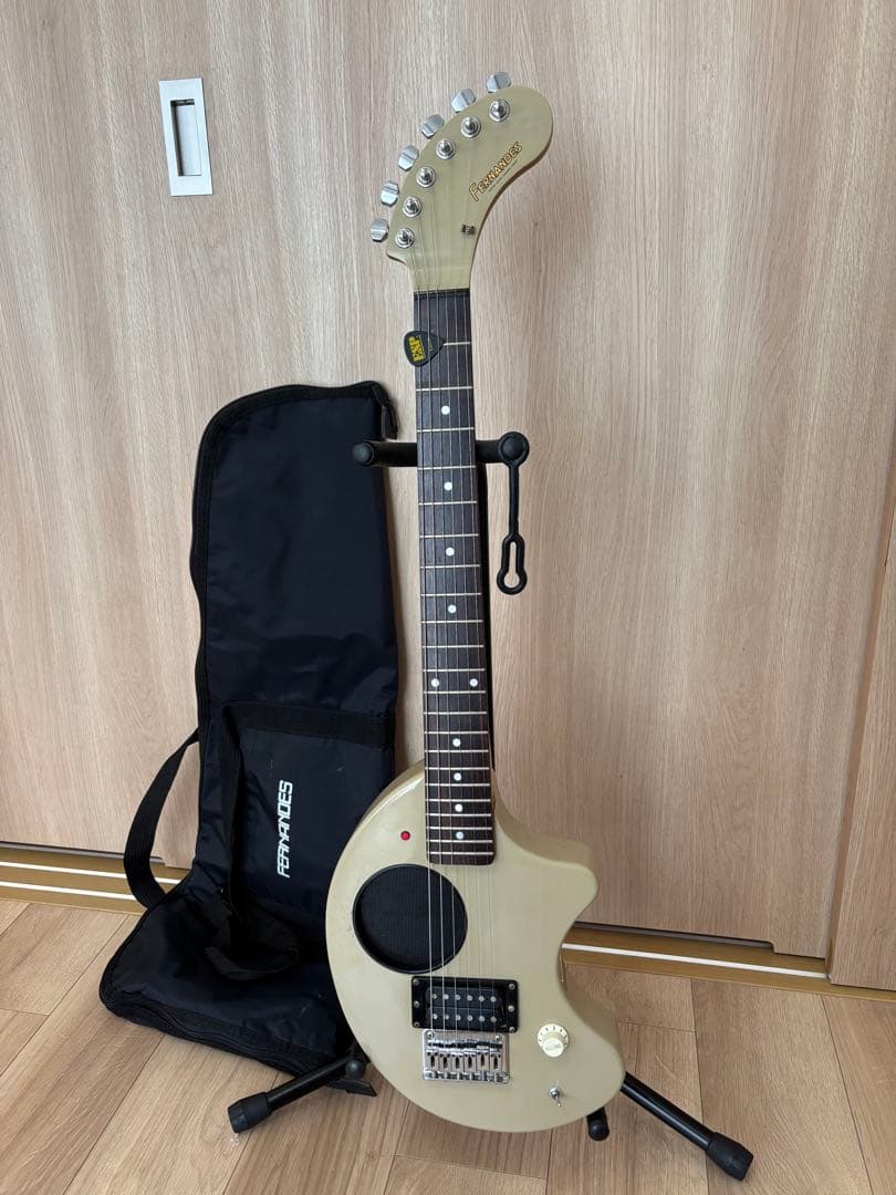 ミニギター　ZO-3 FERNANDES