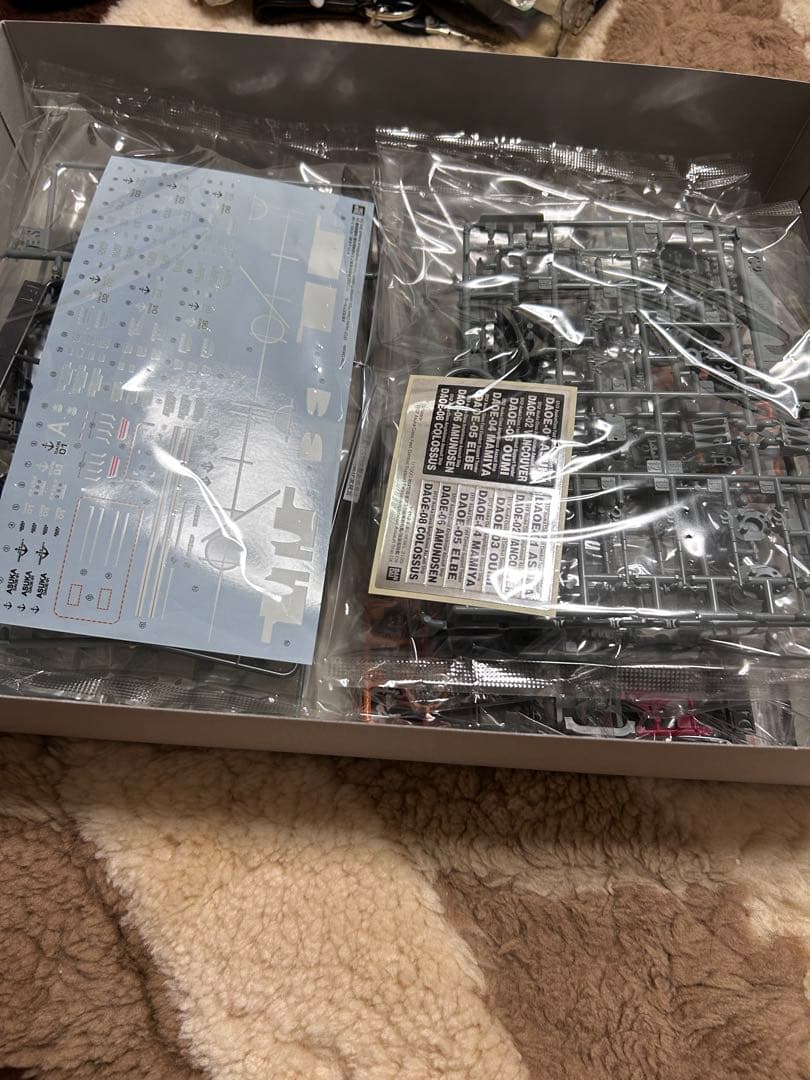 地球防衛軍アスカ級補給母艦/強襲揚陸艦 DX (1/1000) (プラモデル)