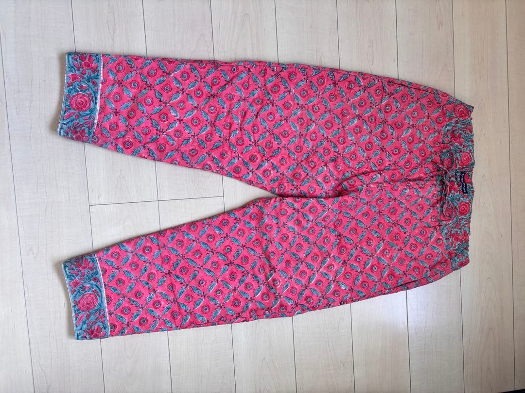 花柄ピンクサルエルパンツ