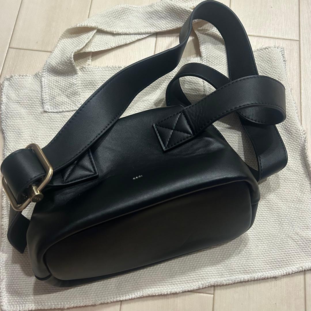 osoi オソイ　ブラック レザー ショルダーバッグ　韓国　ファッション　カバン