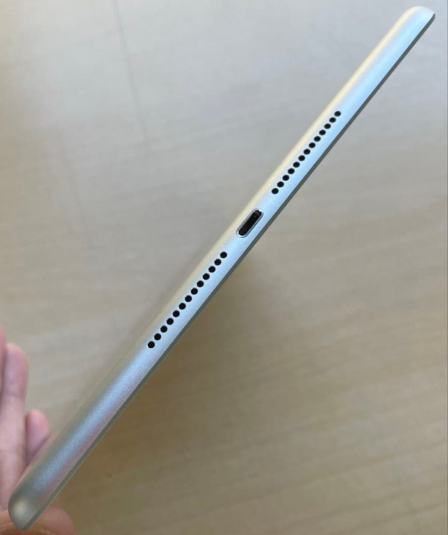 iPad 第5世代　A1822　Wi-Fiモデル　シルバー　32GB 美品　#4