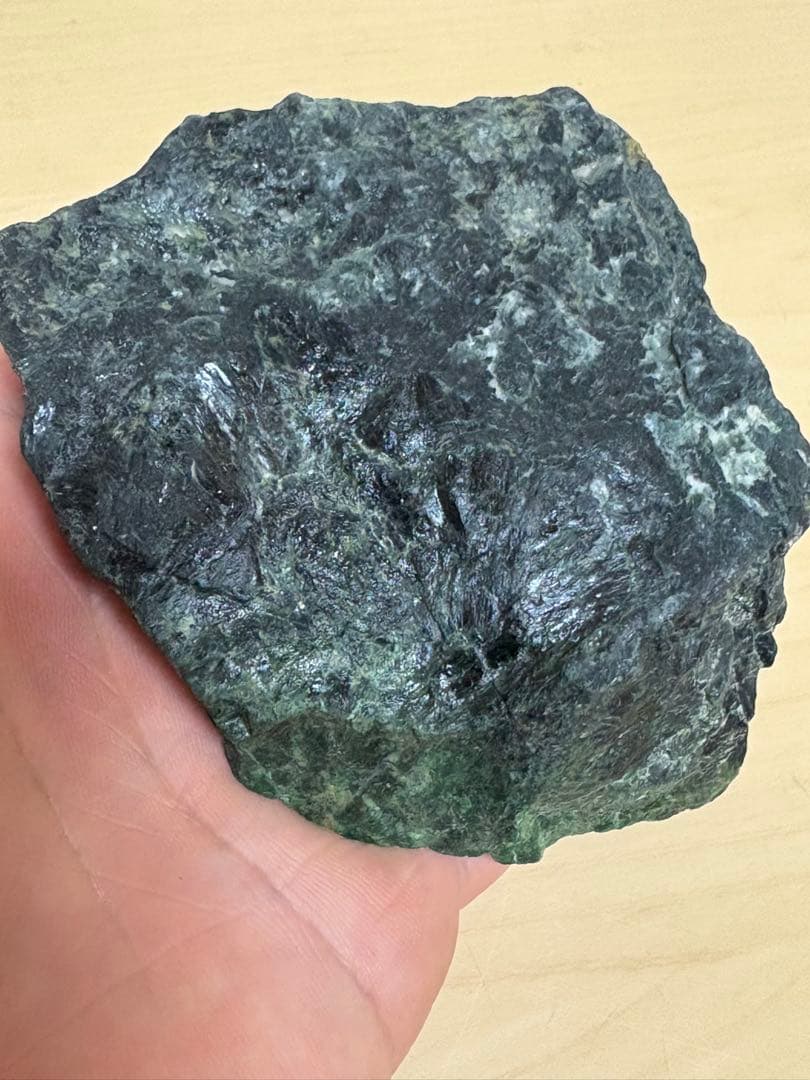 ミャンマー産大きな天然モーシッシ　コスモクロア原石420g