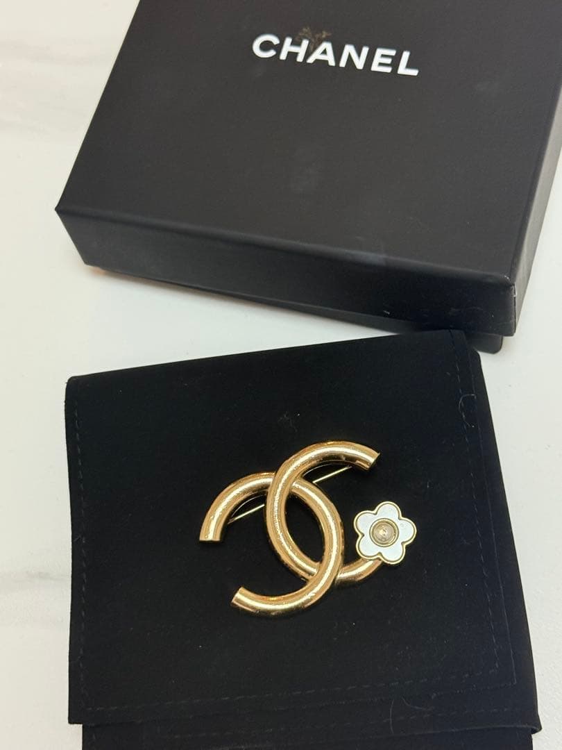 CHANEL CCロゴブローチ ゴールド