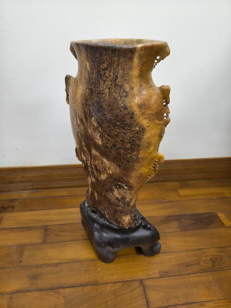 引き取り限定　中国美術　花の彫刻 陶器製　置物　アンティーク風　花瓶