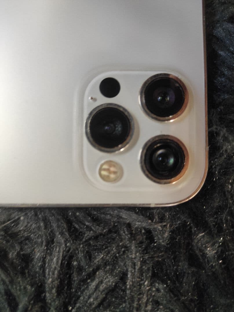 iPhone 12 Pro Max ( ジャンク) 画面ひび割れ 充電中