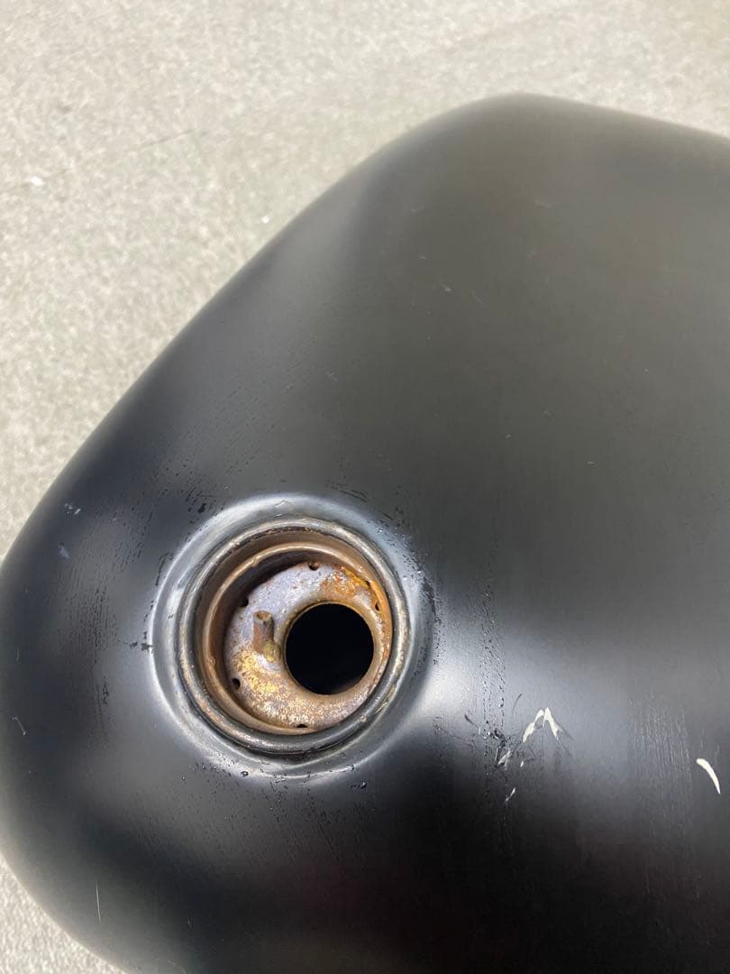 スポーツスター　インジェクション車用　カスタムタンク　凹み　えぐり　錆有