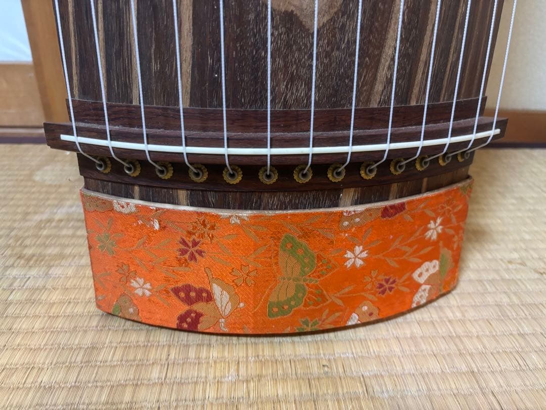 伝統的な筝 13弦 爪付き