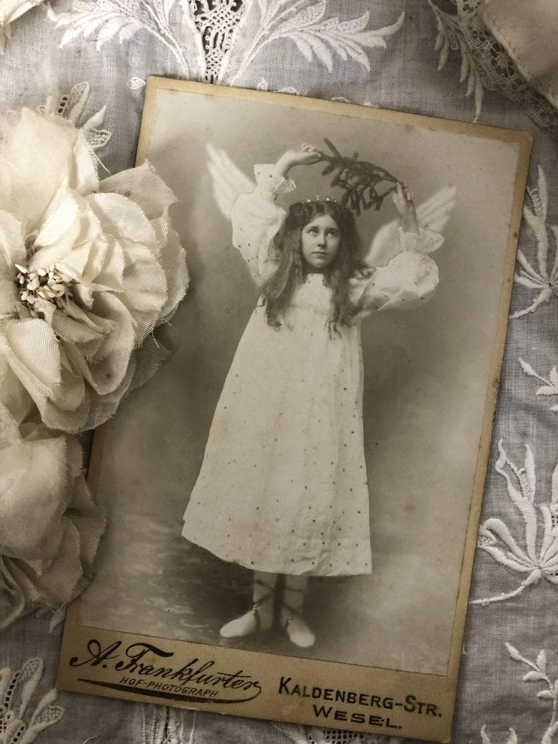 フランスアンティーク カルト・ド・ヴィジット 天使に扮した美しい少女　サイズ大