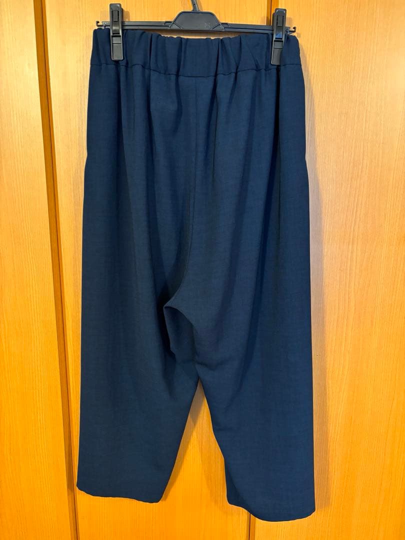 NO CONTROL AIR スパンポリエステルドレープカルゼ テーパードパンツ