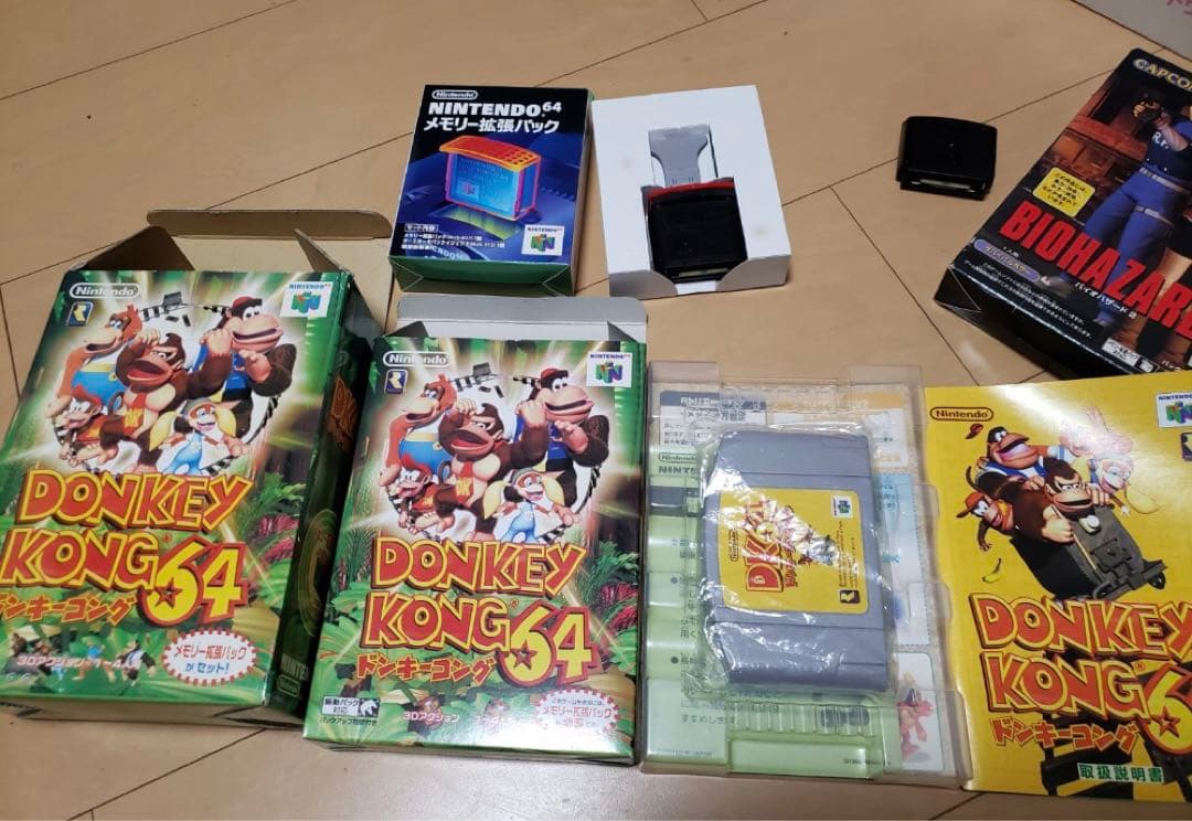 ニンテンドー64 クリアレッド（バイオハザード2、拡張パック、その他のゲーム付き