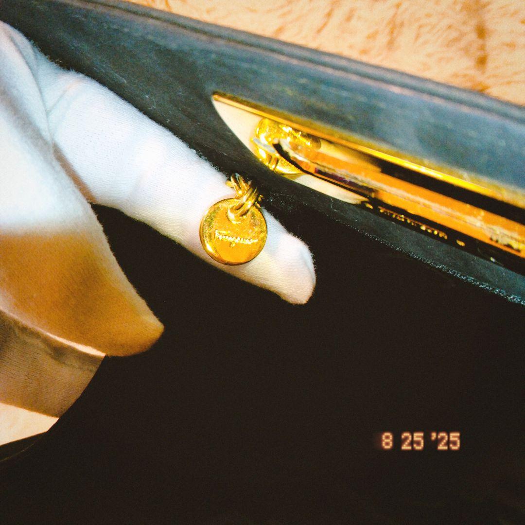 【美品】Salvatore Ferragamo スウェード　ショルダーバッグ