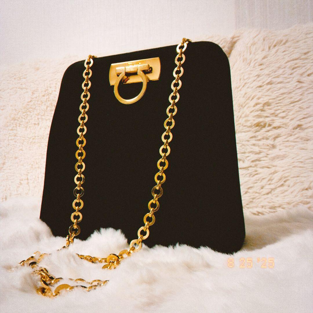 【美品】Salvatore Ferragamo スウェード　ショルダーバッグ