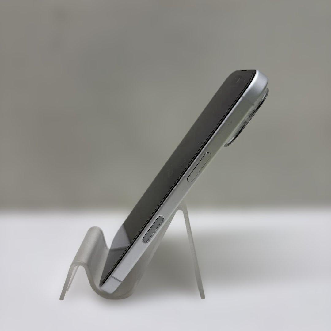 中古超美品 iPhone16 128GB SIMフリー バッテリー 100%