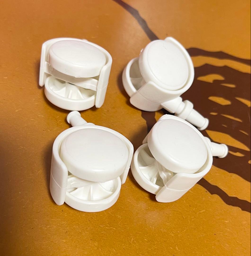 ハローキティ　プティケース　自在キャスター付き