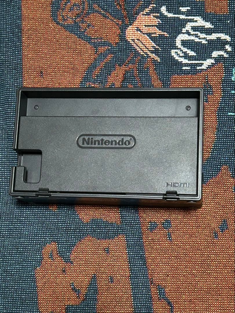 Nintendo Switch 本体 付属品全て揃っています 人気カセット付き