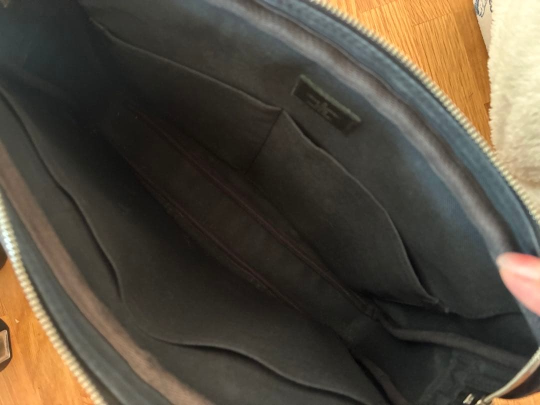 【美品】ルイ・ヴィトン ポルト ドキュマン・ヴォワヤージュPM