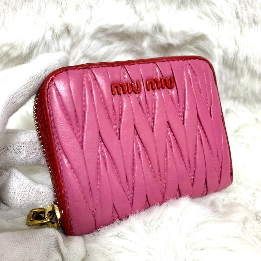 可愛い赤ロゴ　MIUMIU　ミュウミュウ　ケース　バイカラー