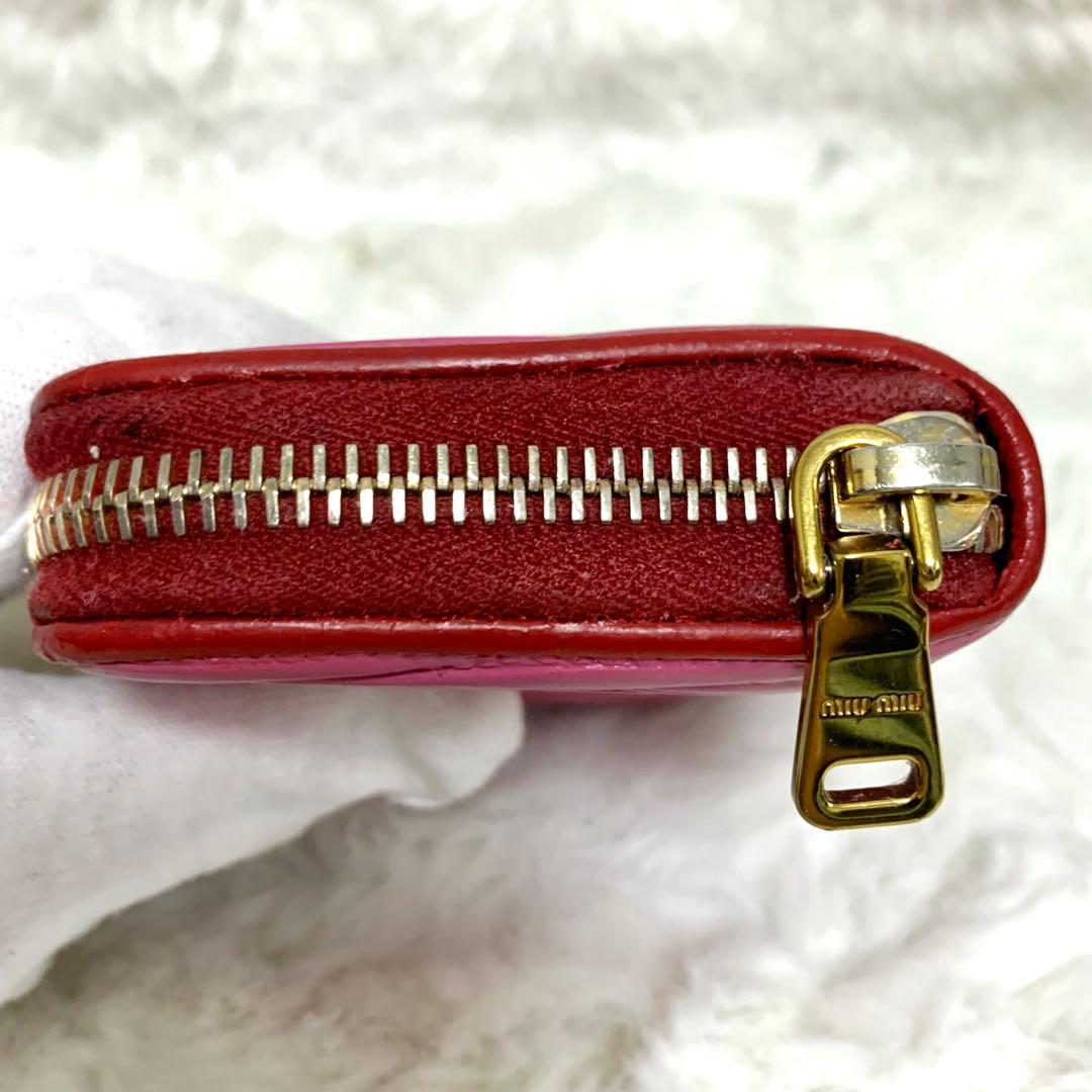 可愛い赤ロゴ　MIUMIU　ミュウミュウ　ケース　バイカラー