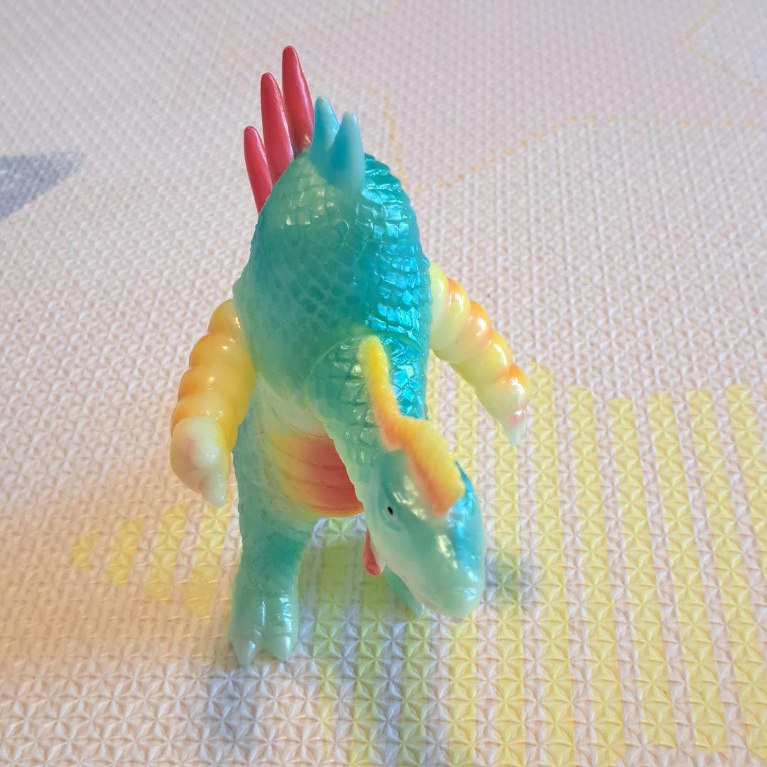 ウルトラマンシリーズ 怪獣　フェミゴン　ソフビフィギュア　ビンテージ　蓄光成型