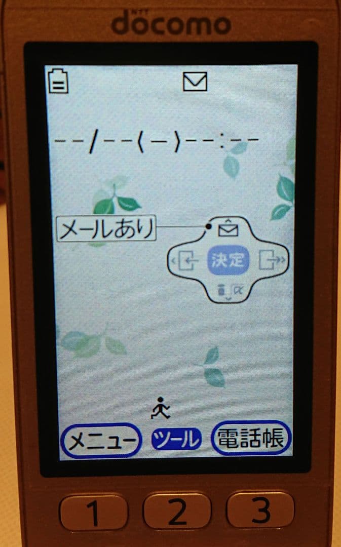 美品 ドコモ らくらくホン F-01G GOLD ゴールド ガラケー 通信確認済