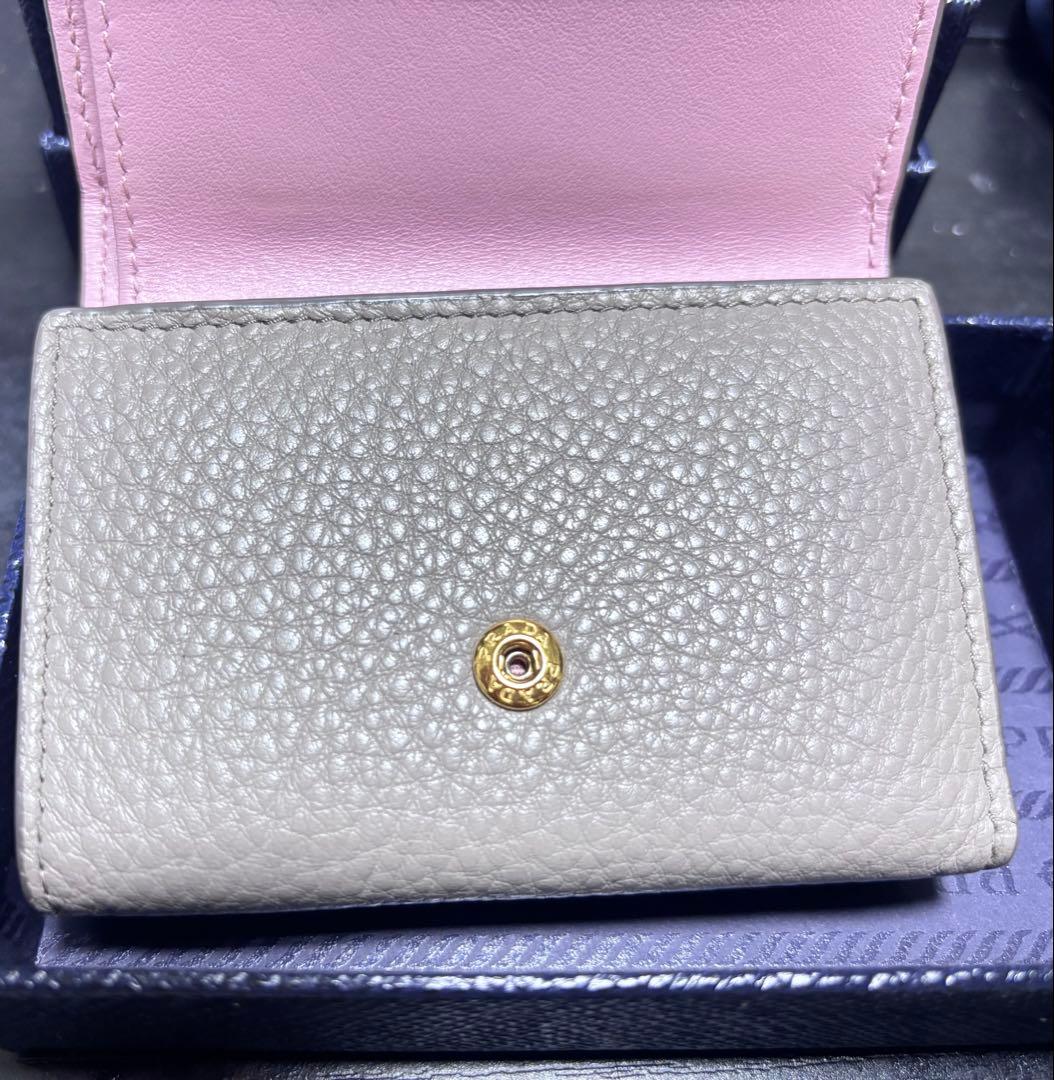 込み込み価格❣️PRADA プラダ 三つ折り財布グレー＆ピンク バイカラー