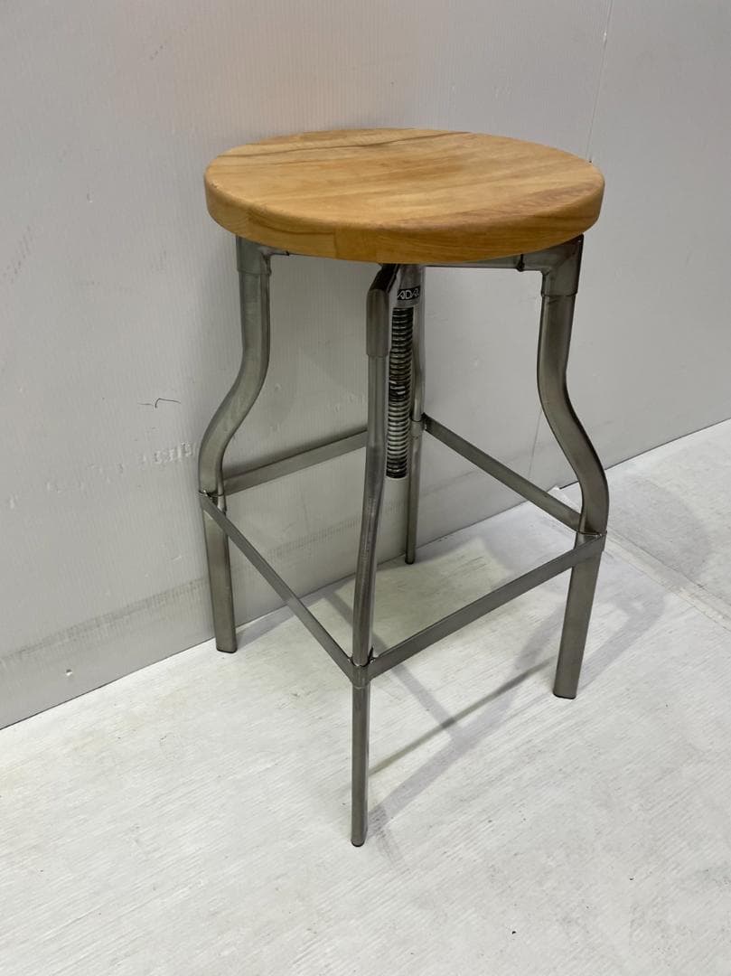 1.【高さ調節可能】カウンタースツール