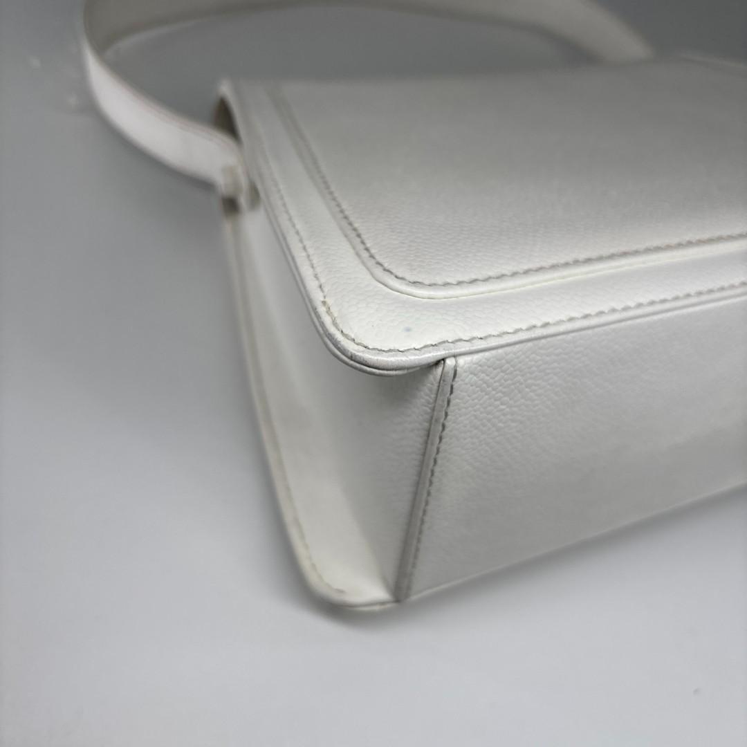 超極美品 シャネル キャビアスキン ショルダーバッグ ターンロック ホワイト