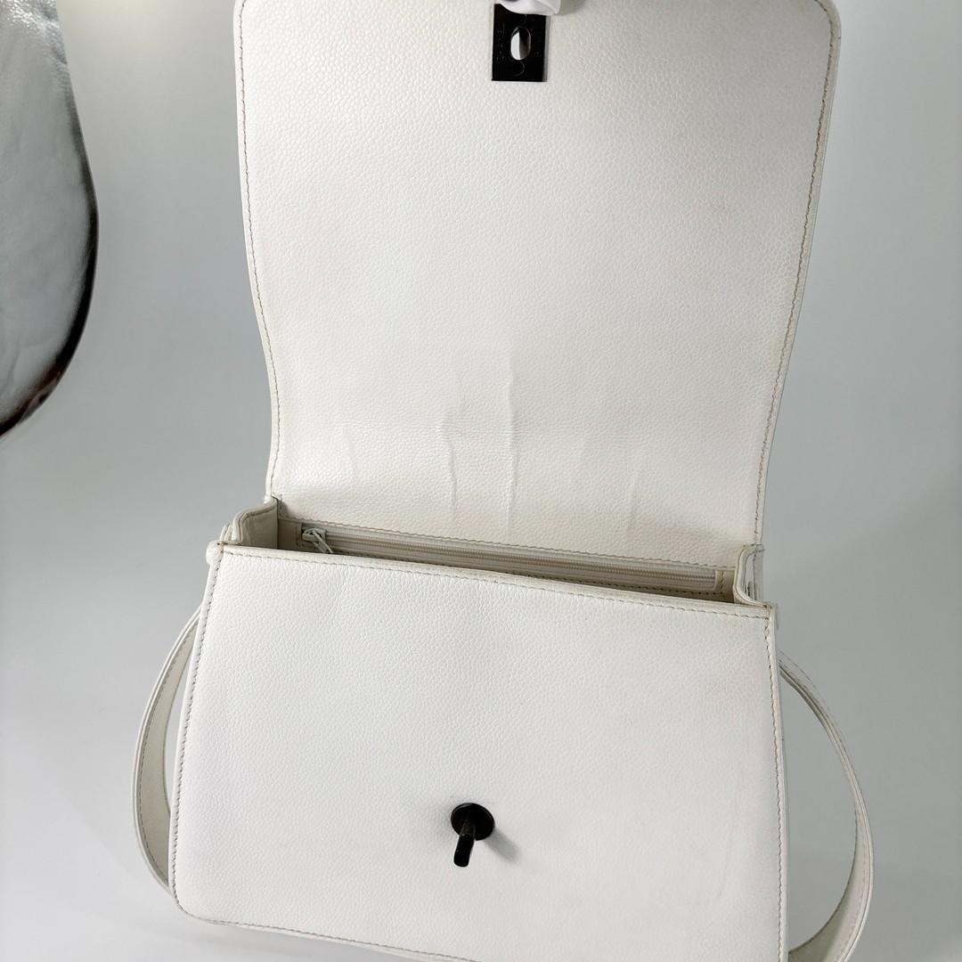 超極美品 シャネル キャビアスキン ショルダーバッグ ターンロック ホワイト