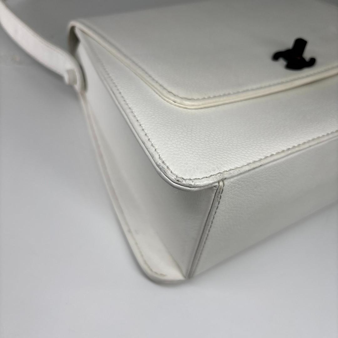 超極美品 シャネル キャビアスキン ショルダーバッグ ターンロック ホワイト