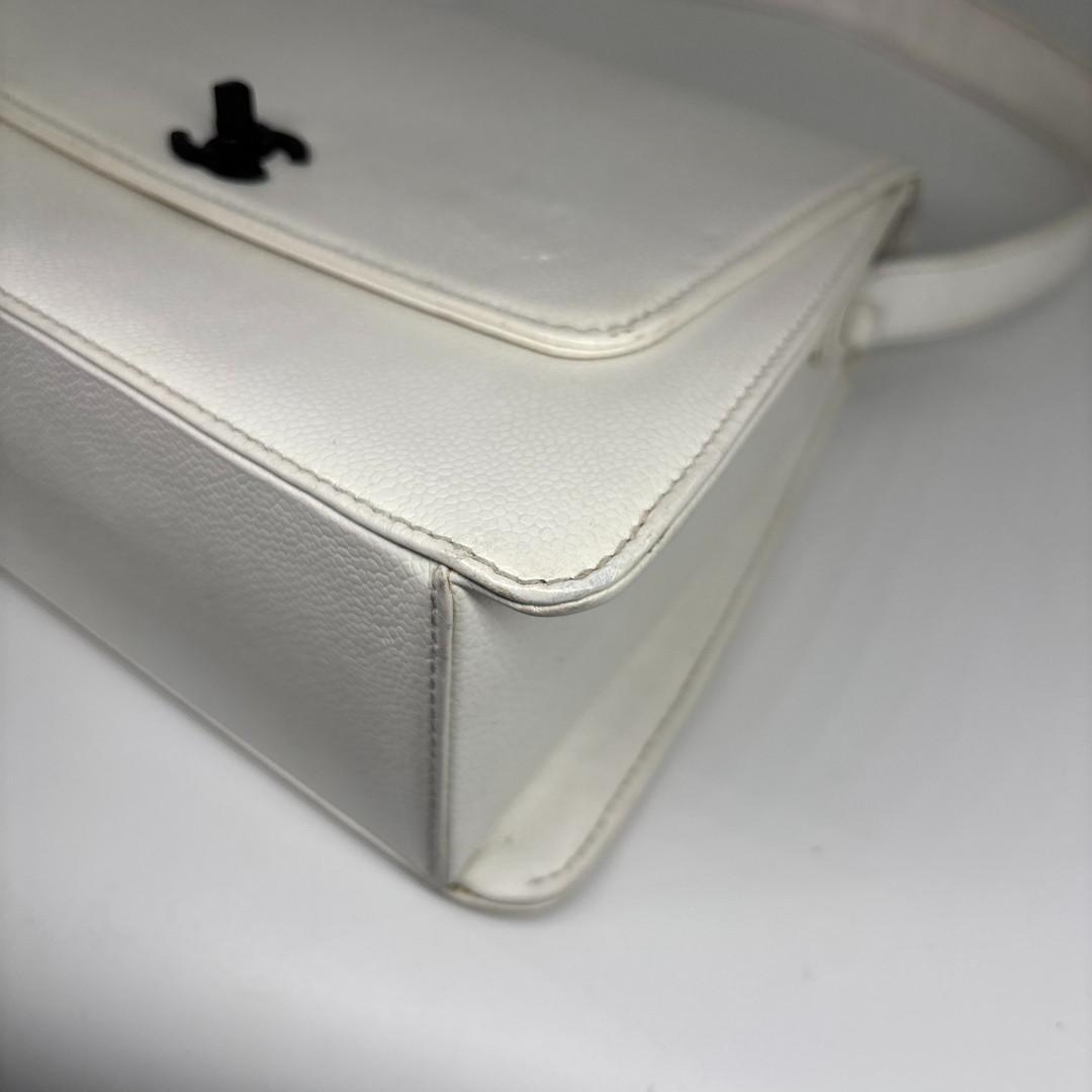 超極美品 シャネル キャビアスキン ショルダーバッグ ターンロック ホワイト