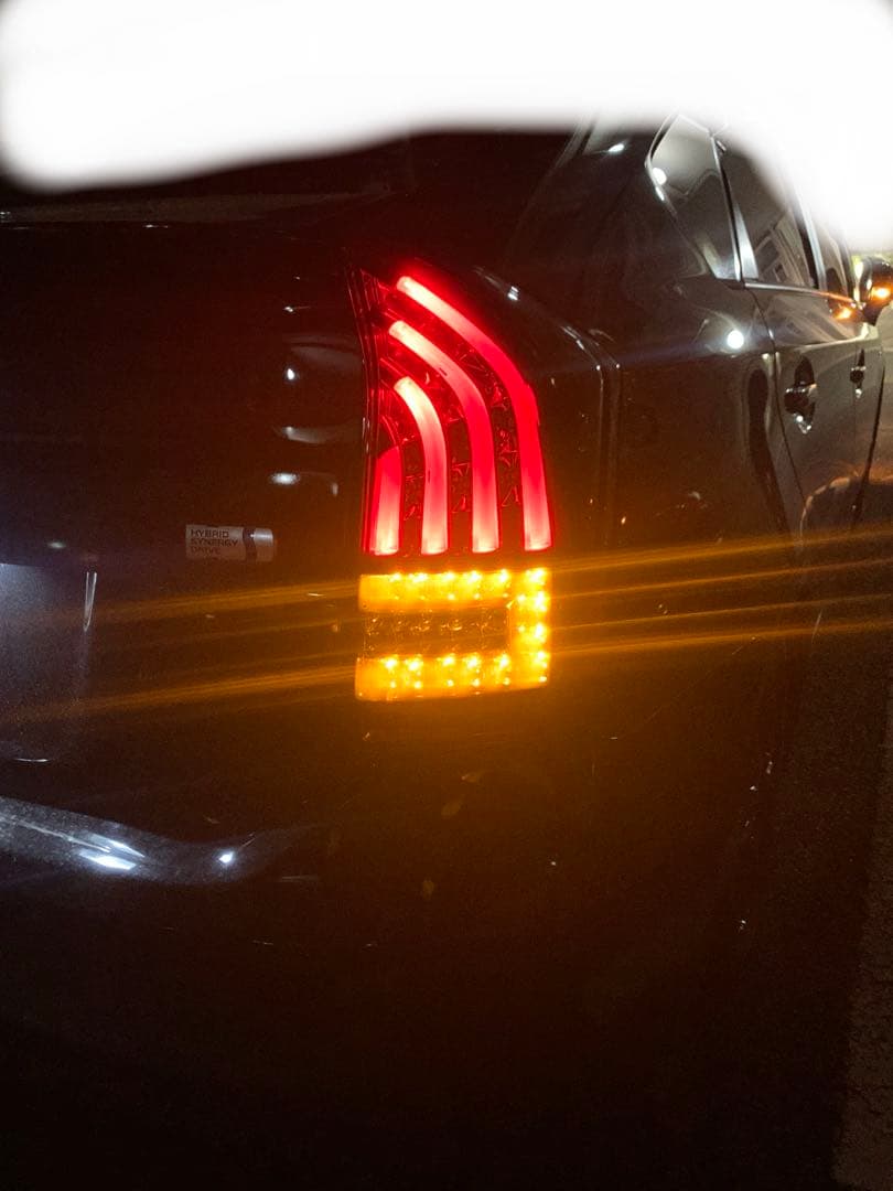 30プリウス　ヴァレンティ　テールランプ
