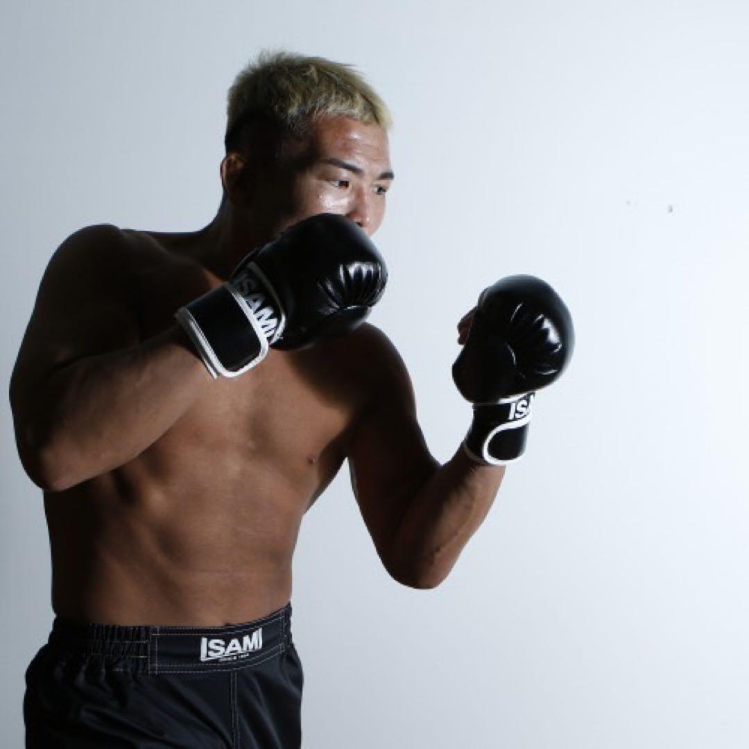 ISAMI MMAグローブ 黒色 オープンフィンガー
